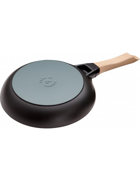 Staub Gietijzeren Koekenpan 24 cm met houten steel
